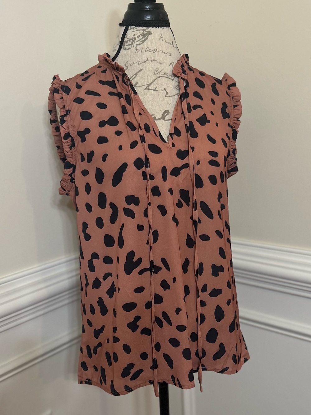 Ruffle Sleeve Animal Print V-Neck Blouse in Rust Pink
